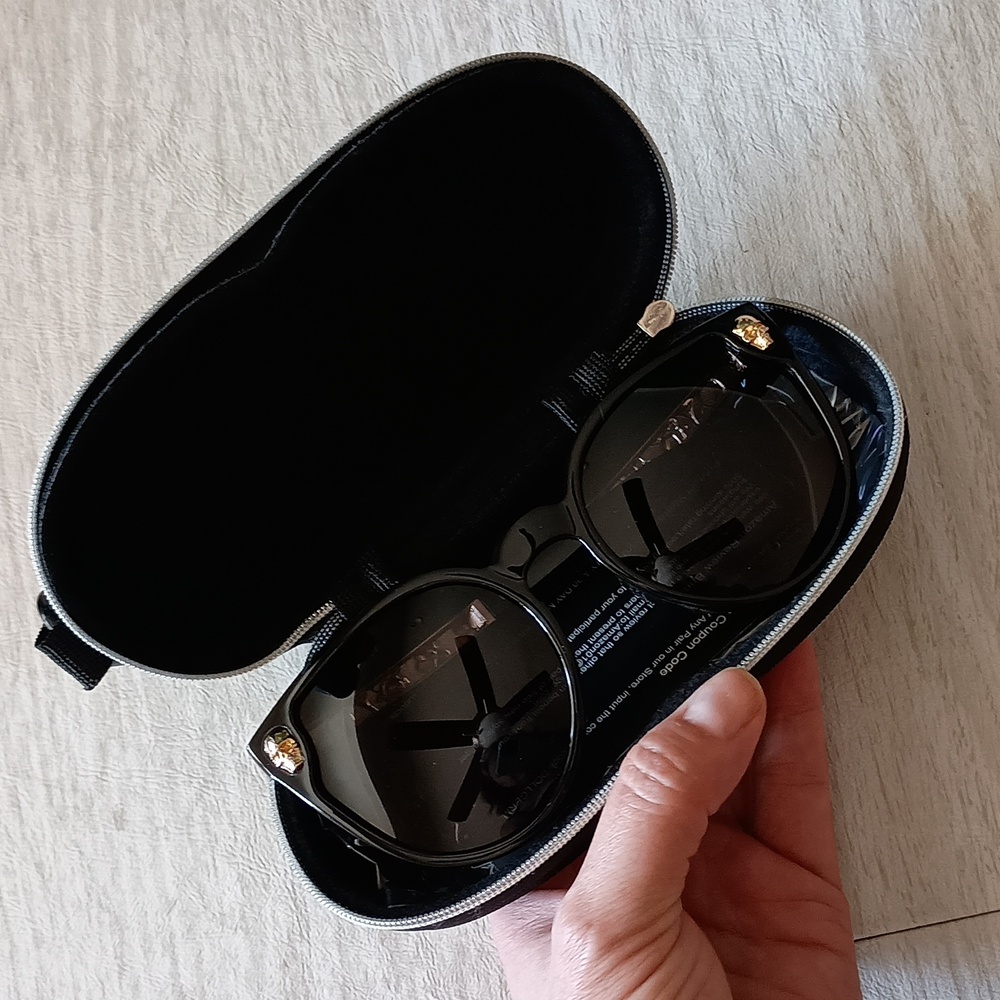 Dollger Sunglasses with Gold Skulls And Roses - Picture 3 of 4